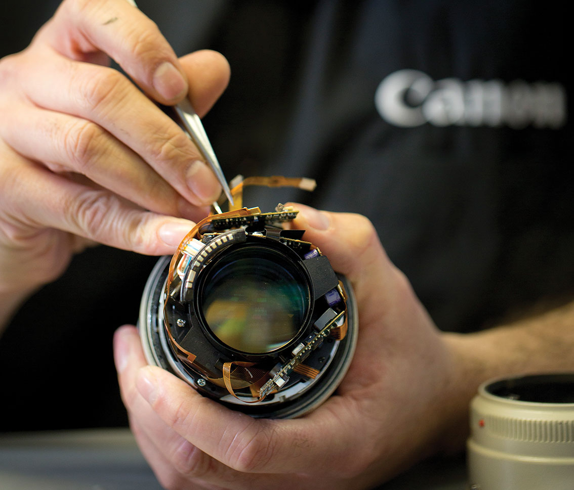 объектив кэнон 28-105. разобрал объектив canon. ремонт объективов кэнон москва. объектив canon 24-105 canon 1100d. профессиональные фототехники.